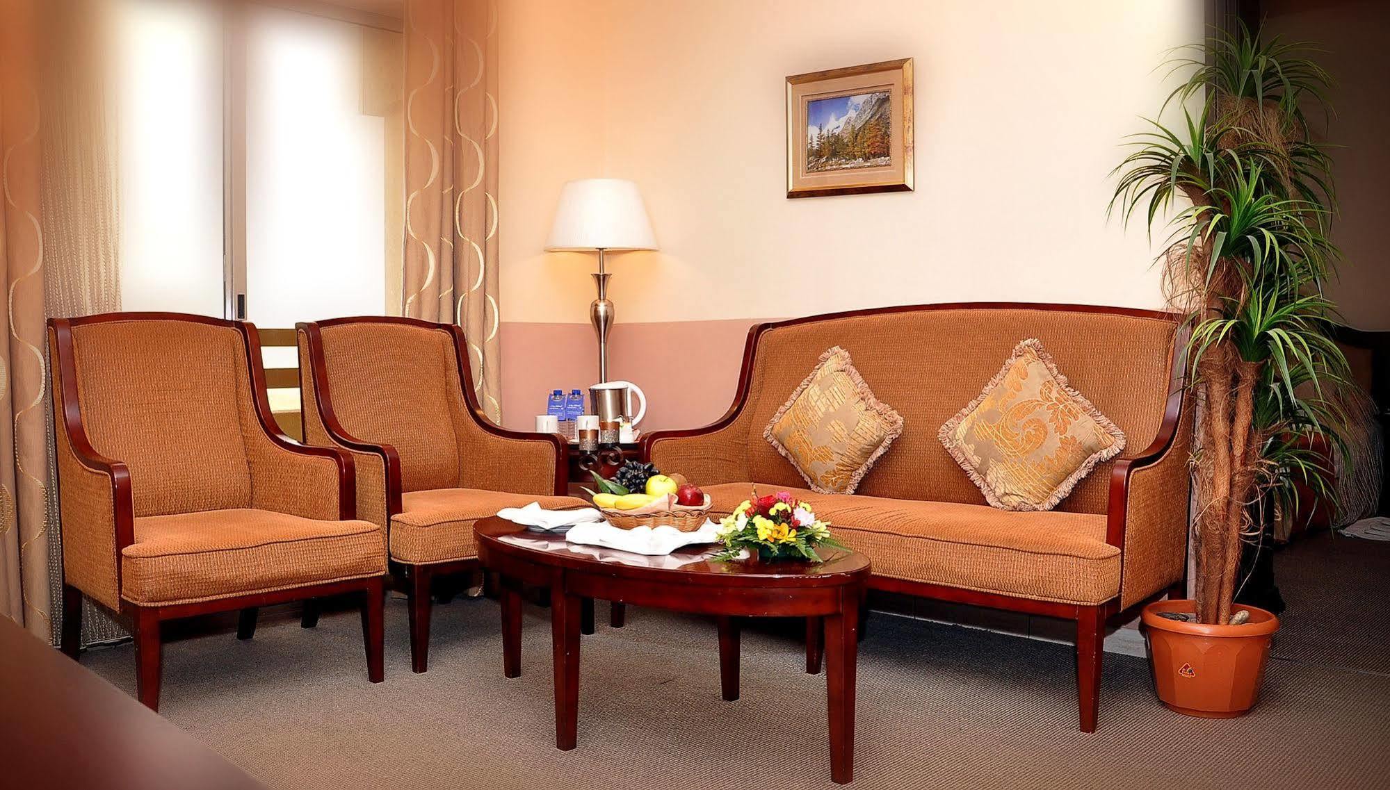City Hotel Ras al-Khaimah Bagian luar foto