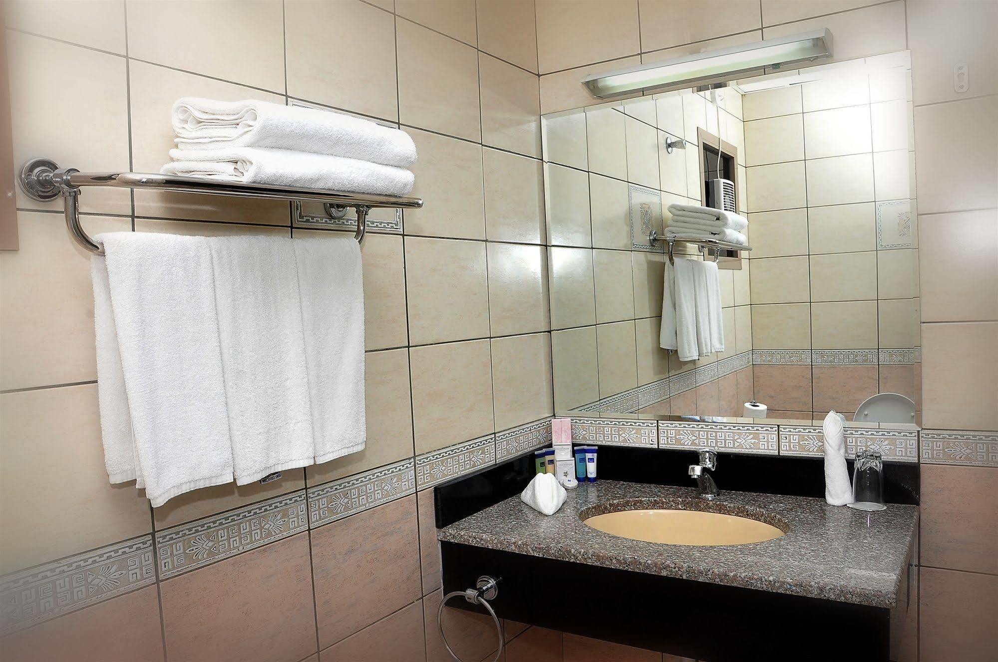 City Hotel Ras al-Khaimah Bagian luar foto